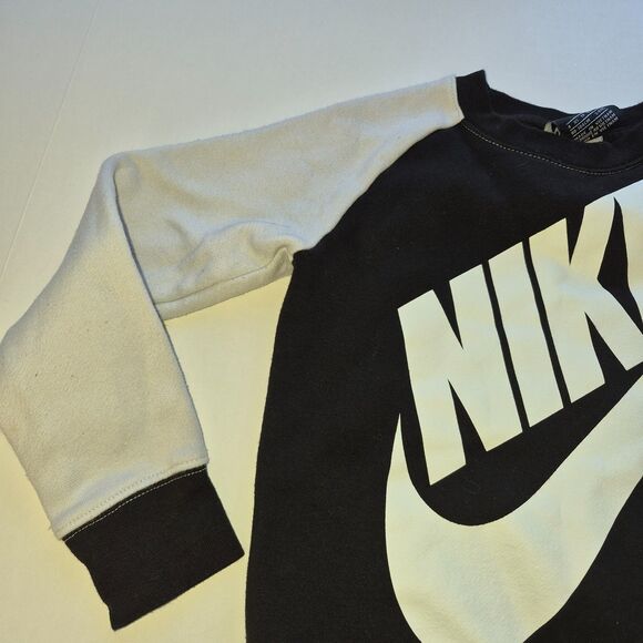 Nike 3-4 Years Black & White Sweat Shirt 60% Cotton 40% Polyester. Warm & Cozy. - Picture 3 of 9